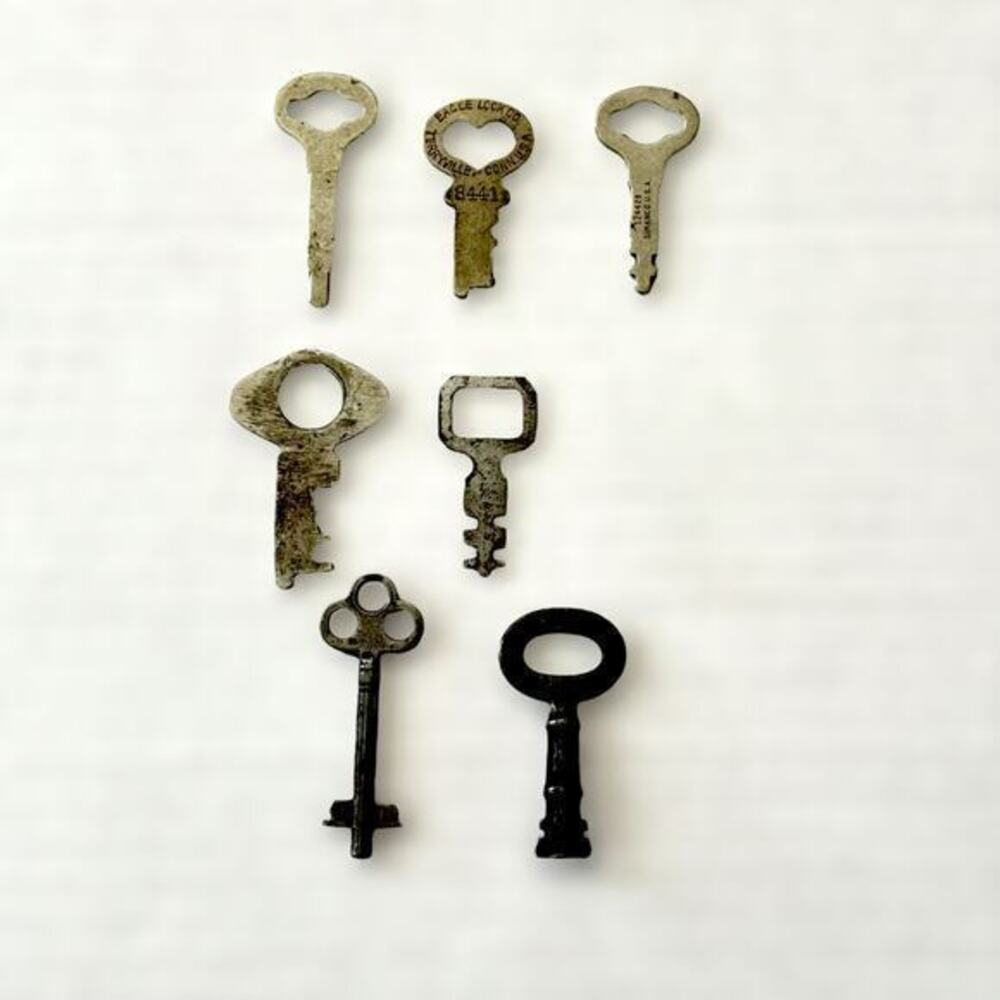 Lot of 7 Antique & Vintage Keys Skeleton, Clock, SIMANCO, Eagle, Steamer Trunk